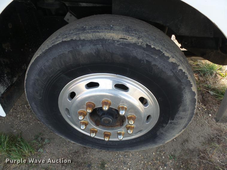 image for item J5401 2007 International 9400i semi truck