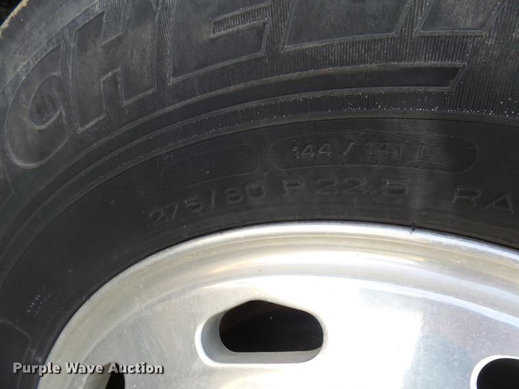 image for item J5401 2007 International 9400i semi truck