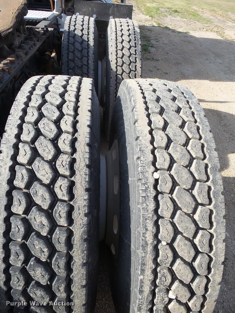 image for item J5401 2007 International 9400i semi truck