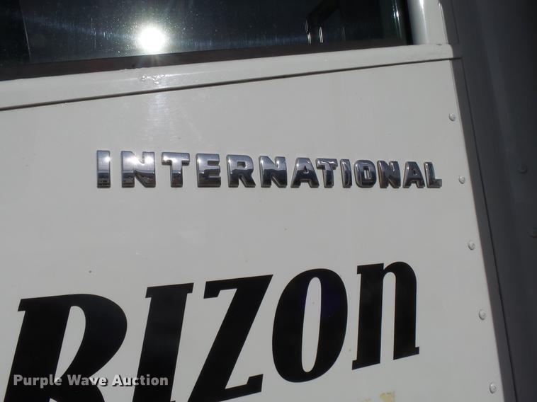 image for item J5401 2007 International 9400i semi truck