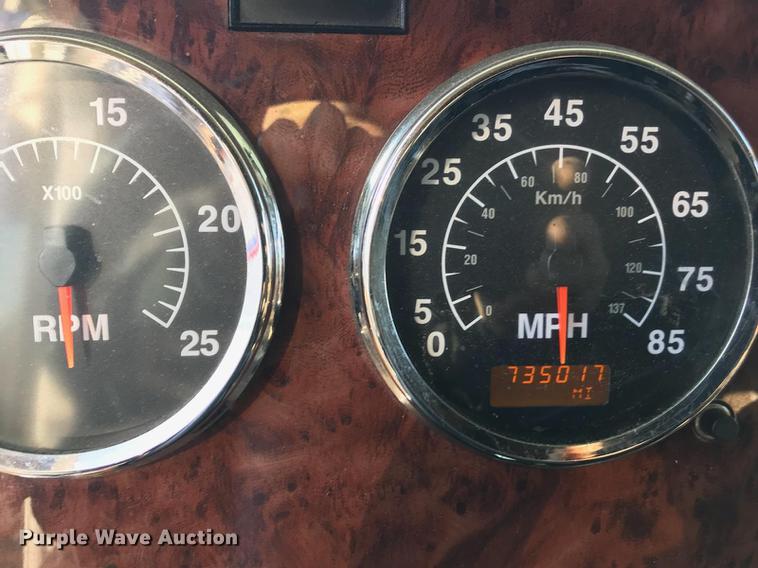 image for item J5401 2007 International 9400i semi truck