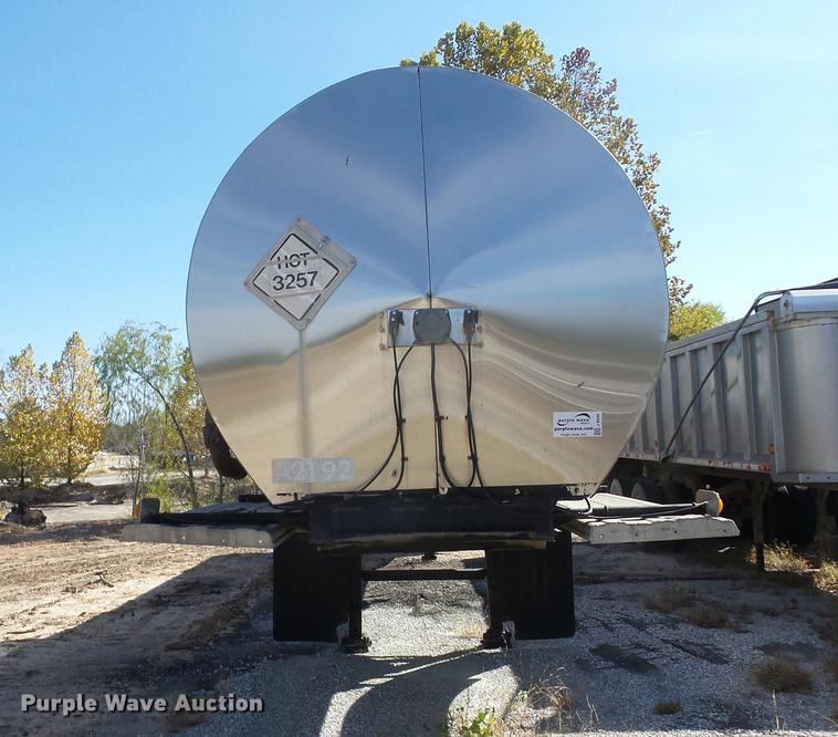 image for item J8586 1987 International asphalt tank trailer
