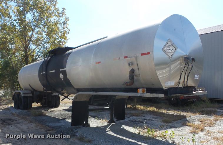 image for item J8586 1987 International asphalt tank trailer