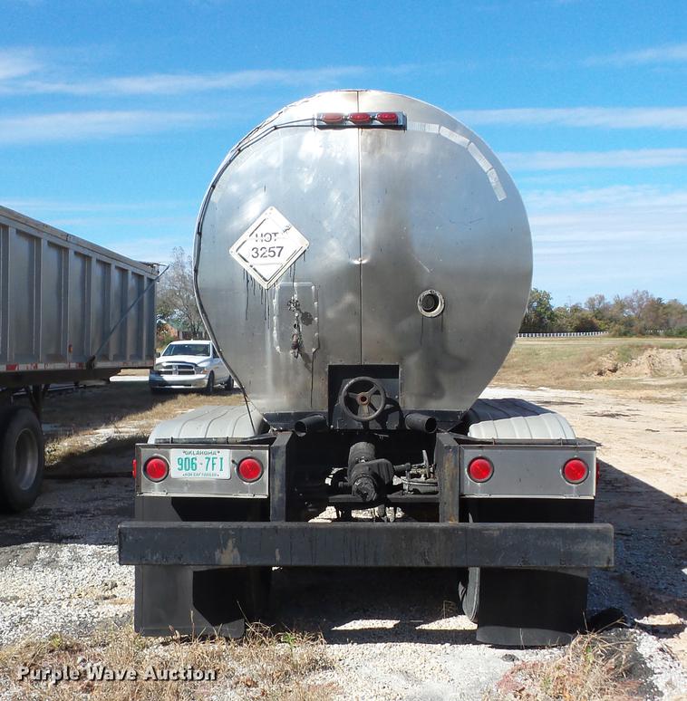 image for item J8586 1987 International asphalt tank trailer