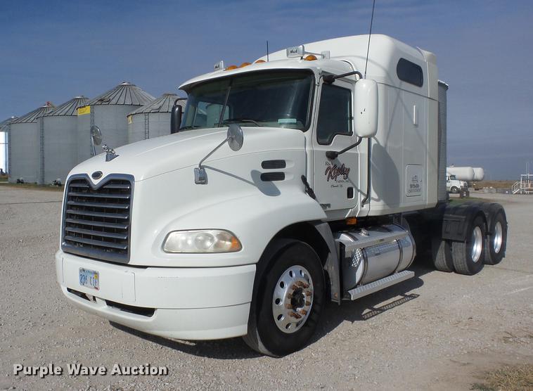 image for item K6318 2005 Mack CXN 613 Vision semi truck
