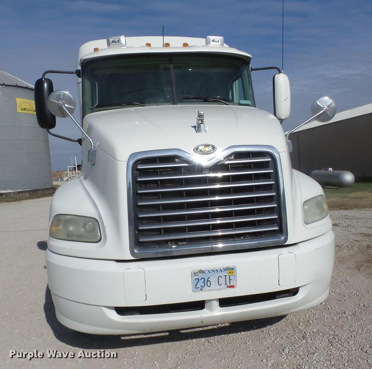 image for item K6318 2005 Mack CXN 613 Vision semi truck