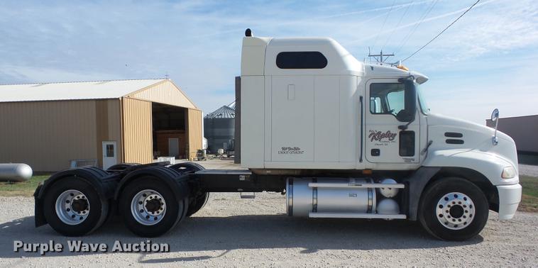 image for item K6318 2005 Mack CXN 613 Vision semi truck