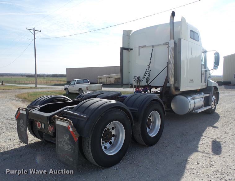 image for item K6318 2005 Mack CXN 613 Vision semi truck