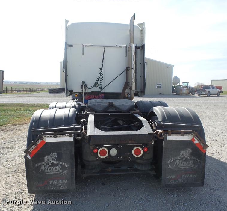 image for item K6318 2005 Mack CXN 613 Vision semi truck
