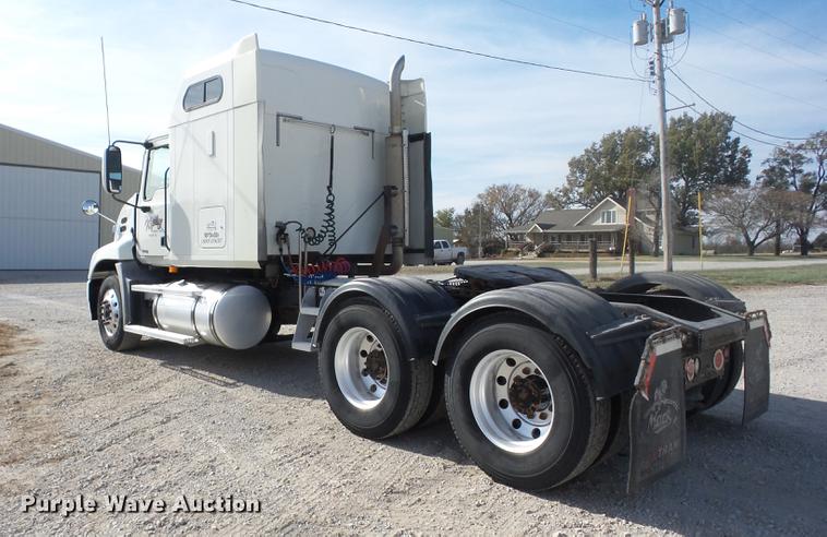 image for item K6318 2005 Mack CXN 613 Vision semi truck