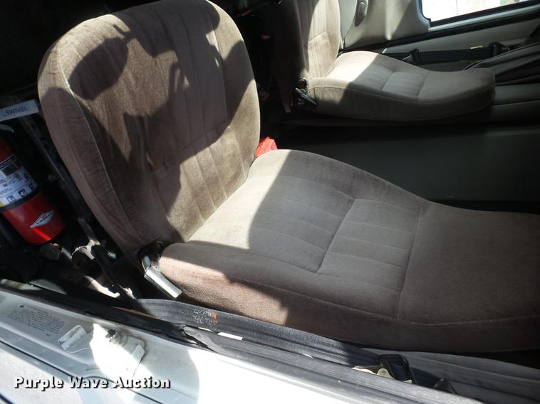 image for item K6318 2005 Mack CXN 613 Vision semi truck