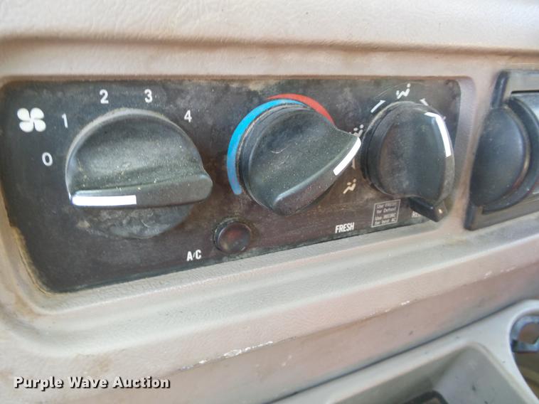 image for item K6318 2005 Mack CXN 613 Vision semi truck