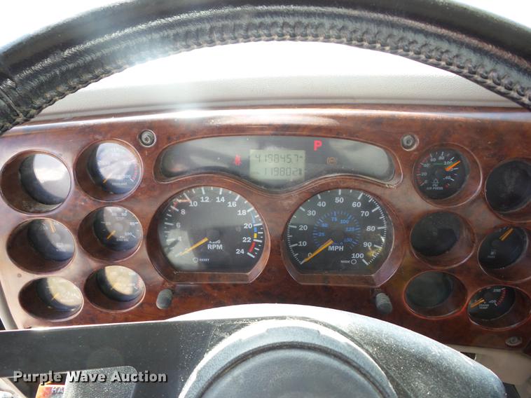 image for item K6318 2005 Mack CXN 613 Vision semi truck