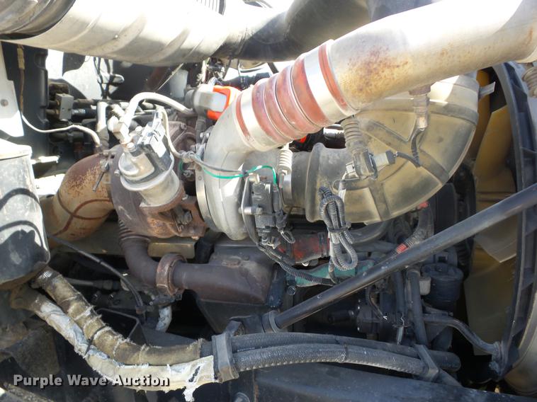 image for item K6318 2005 Mack CXN 613 Vision semi truck