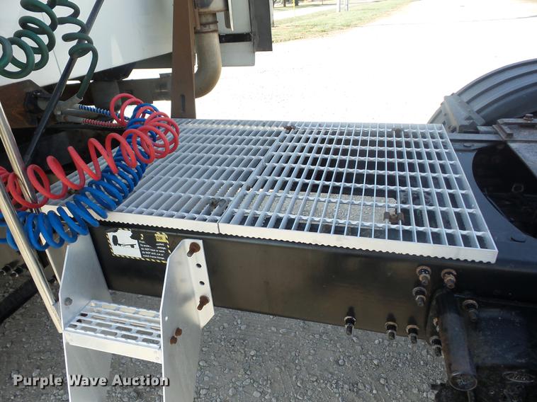 image for item K6318 2005 Mack CXN 613 Vision semi truck