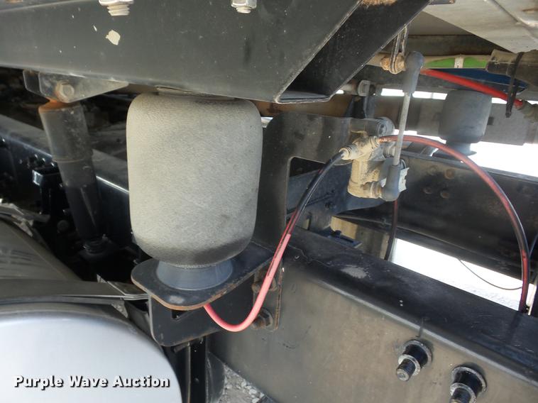 image for item K6318 2005 Mack CXN 613 Vision semi truck