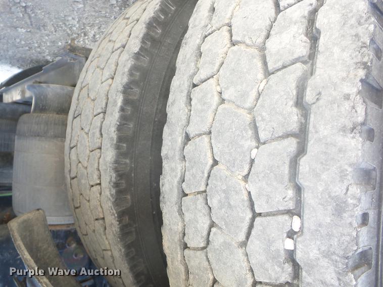 image for item K6318 2005 Mack CXN 613 Vision semi truck