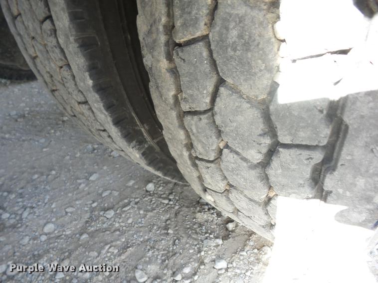 image for item K6318 2005 Mack CXN 613 Vision semi truck