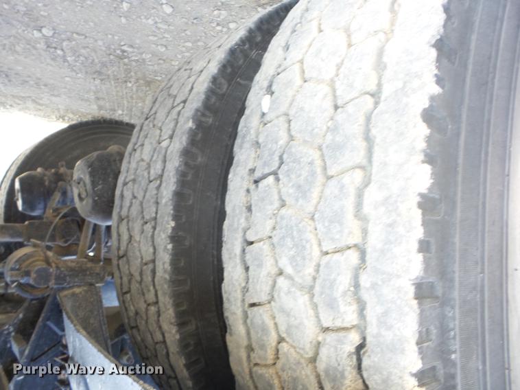 image for item K6318 2005 Mack CXN 613 Vision semi truck