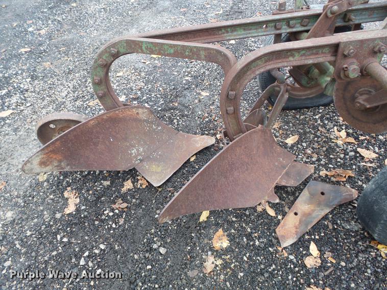 image for item CC9672 John Deere two bottom plow