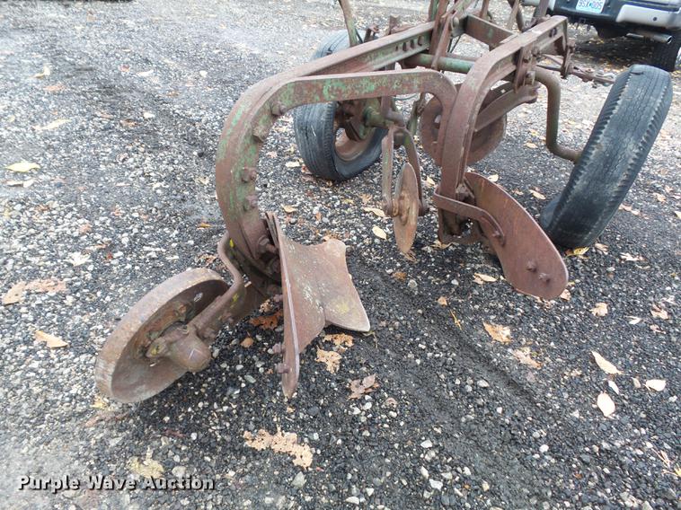 image for item CC9672 John Deere two bottom plow