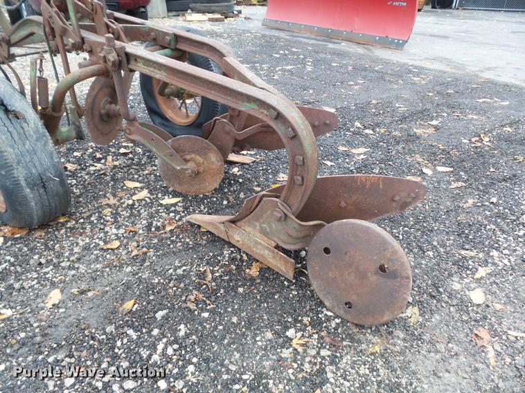 image for item CC9672 John Deere two bottom plow