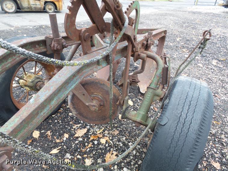 image for item CC9672 John Deere two bottom plow