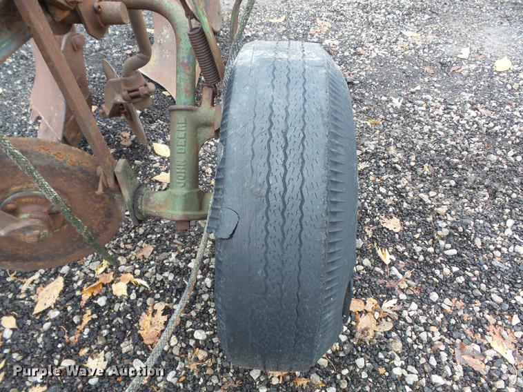 image for item CC9672 John Deere two bottom plow