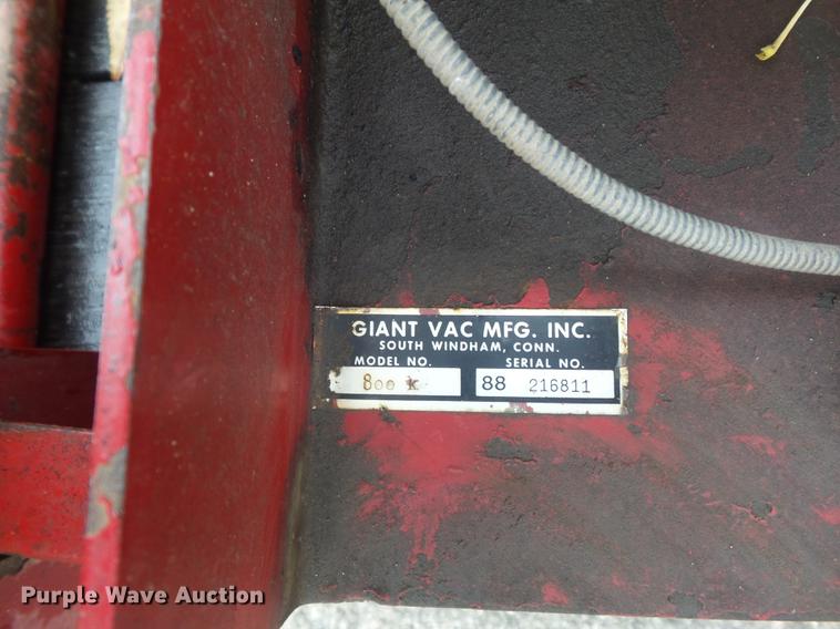 image for item CC9676 Giant 800K leaf vacuum