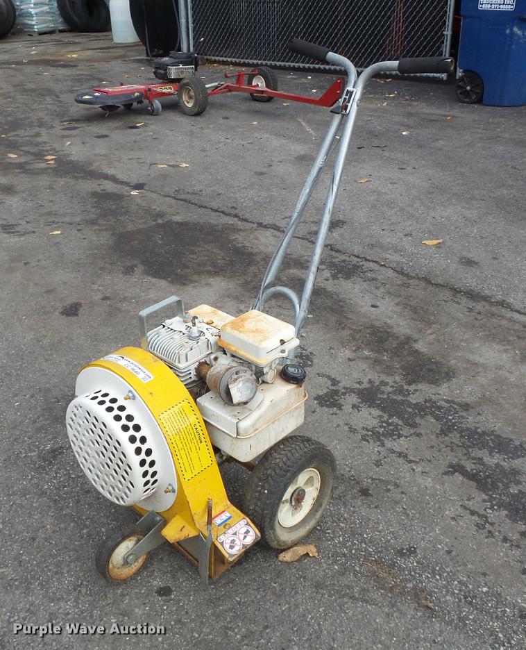 image for item CC9676 Giant 800K leaf vacuum