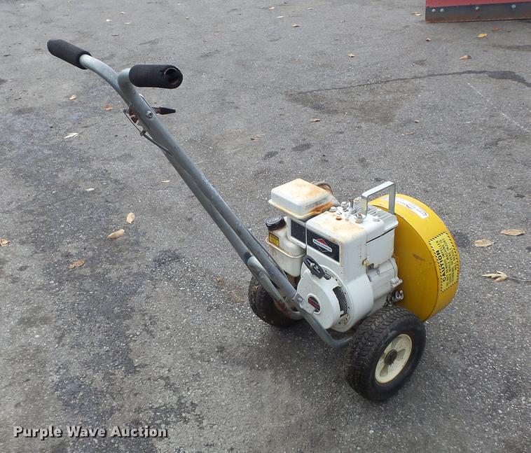 image for item CC9676 Giant 800K leaf vacuum