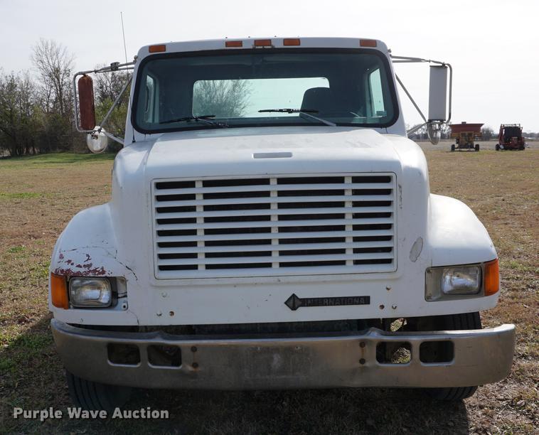 image for item DA1441 1997 International 4700 rollback truck