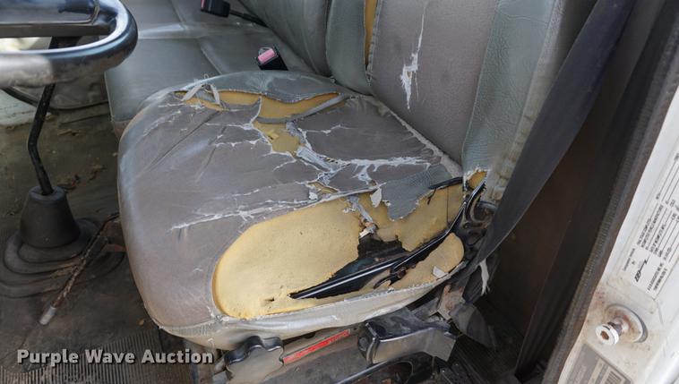 image for item DA1441 1997 International 4700 rollback truck