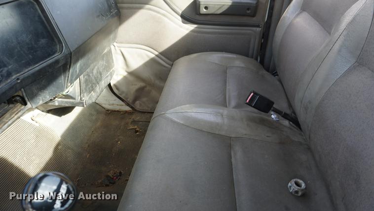 image for item DA1441 1997 International 4700 rollback truck