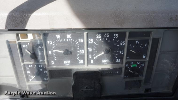 image for item DA1441 1997 International 4700 rollback truck