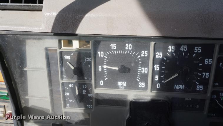 image for item DA1441 1997 International 4700 rollback truck