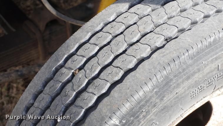 image for item DA1441 1997 International 4700 rollback truck