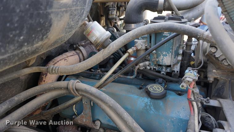 image for item DA1441 1997 International 4700 rollback truck