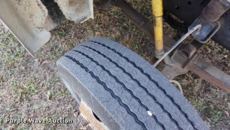 image for item DA1441 1997 International 4700 rollback truck