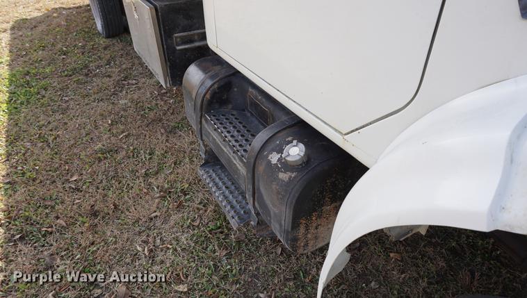 image for item DA1441 1997 International 4700 rollback truck