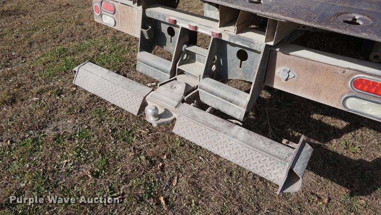 image for item DA1441 1997 International 4700 rollback truck