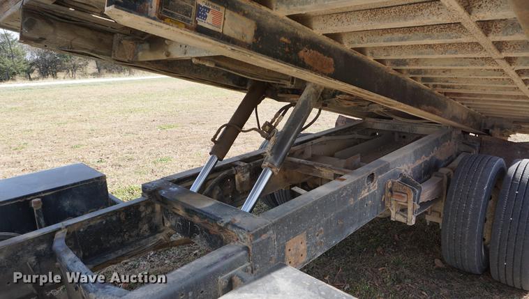 image for item DA1441 1997 International 4700 rollback truck