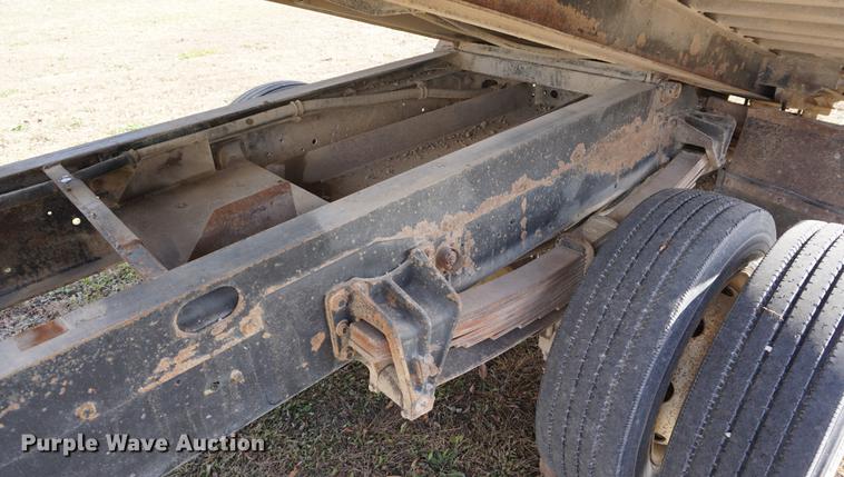 image for item DA1441 1997 International 4700 rollback truck