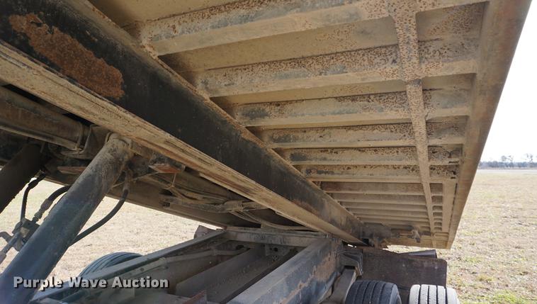 image for item DA1441 1997 International 4700 rollback truck