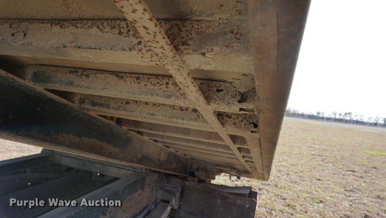 image for item DA1441 1997 International 4700 rollback truck