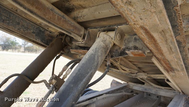 image for item DA1441 1997 International 4700 rollback truck