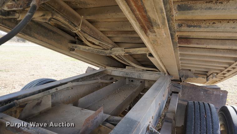 image for item DA1441 1997 International 4700 rollback truck