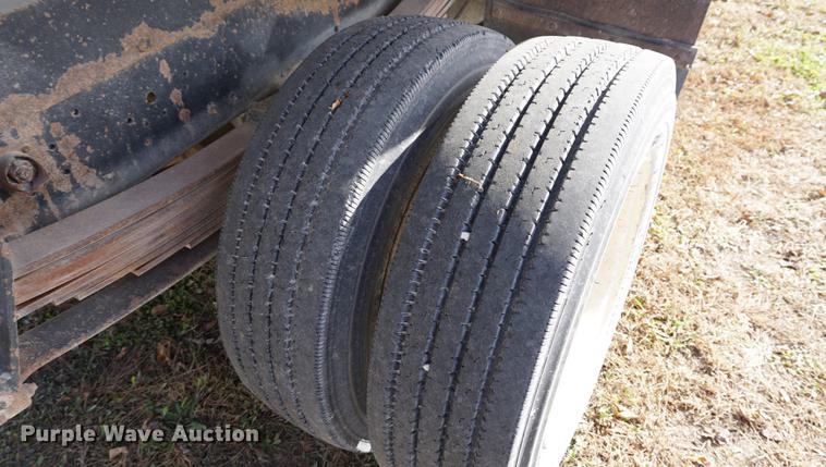 image for item DA1441 1997 International 4700 rollback truck