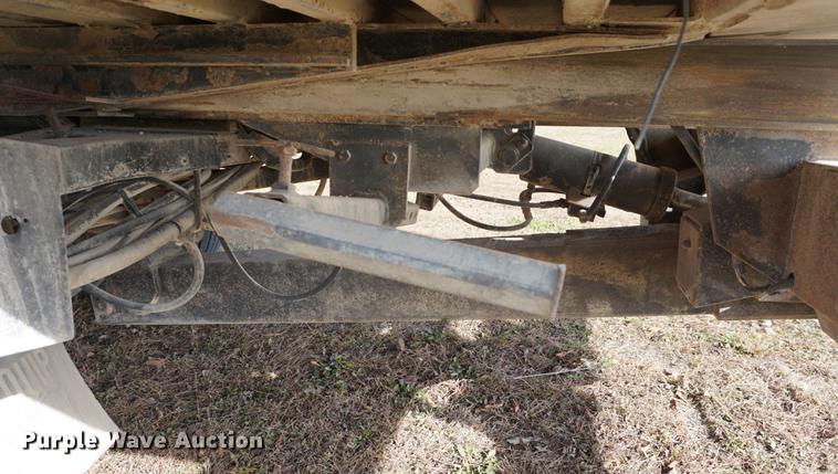 image for item DA1441 1997 International 4700 rollback truck