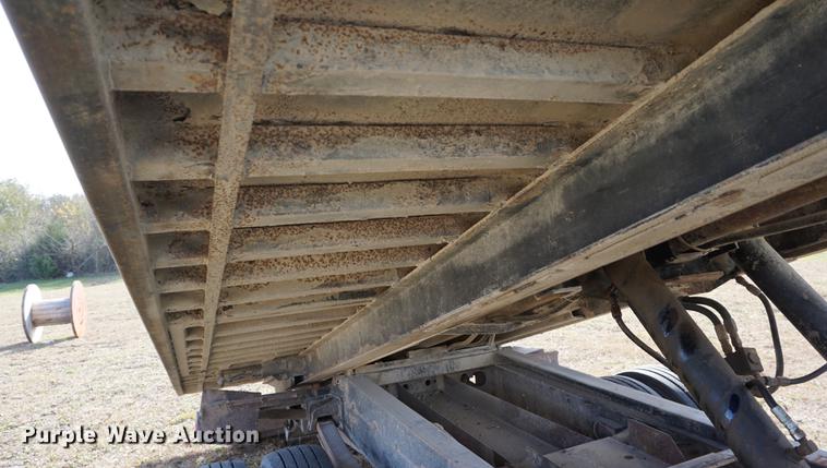 image for item DA1441 1997 International 4700 rollback truck